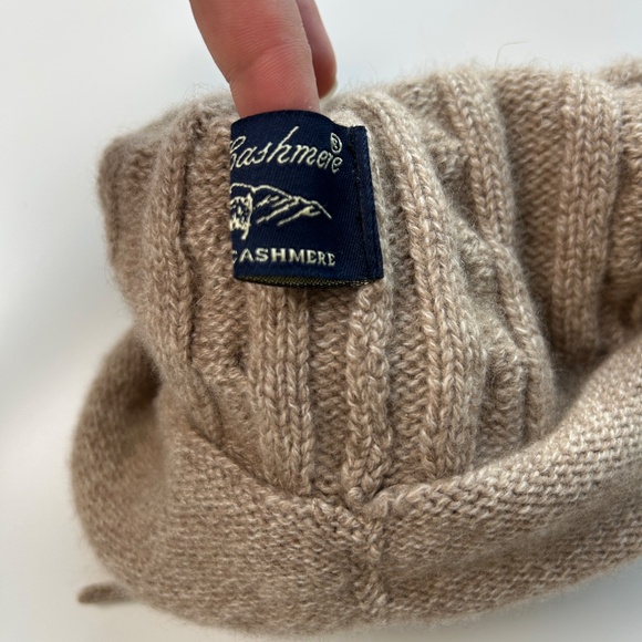 Mount Cashmere women one size beanie cable knit knot top brown 100% cashmere - Picture 7 of 7